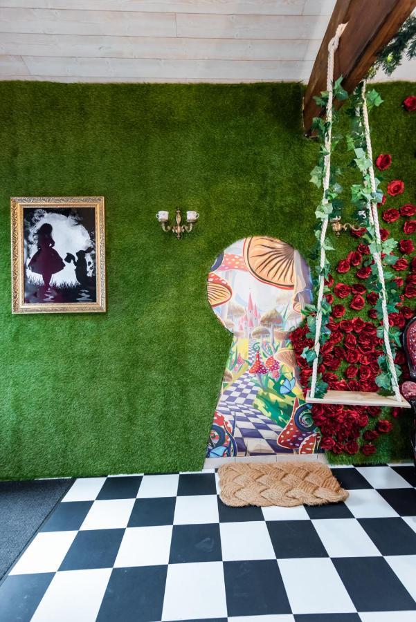 Insolite Alice In Wonderland Gujan-Mestras Zewnętrze zdjęcie