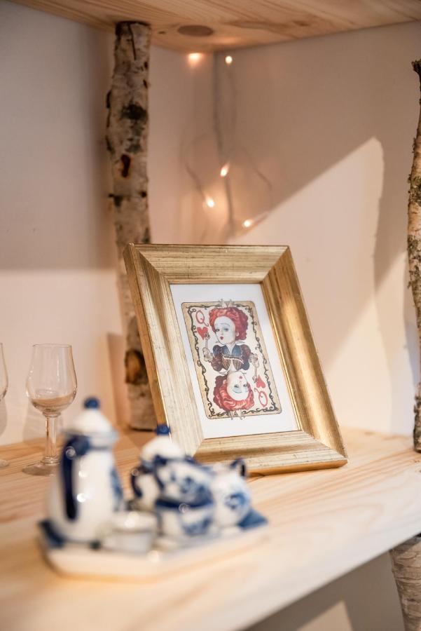 Insolite Alice In Wonderland Gujan-Mestras Zewnętrze zdjęcie