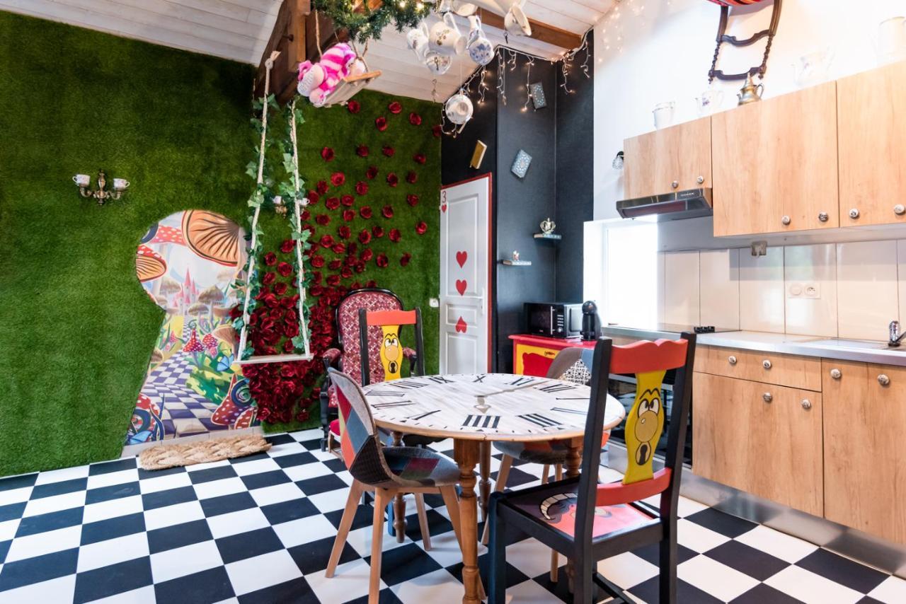 Insolite Alice In Wonderland Gujan-Mestras Zewnętrze zdjęcie