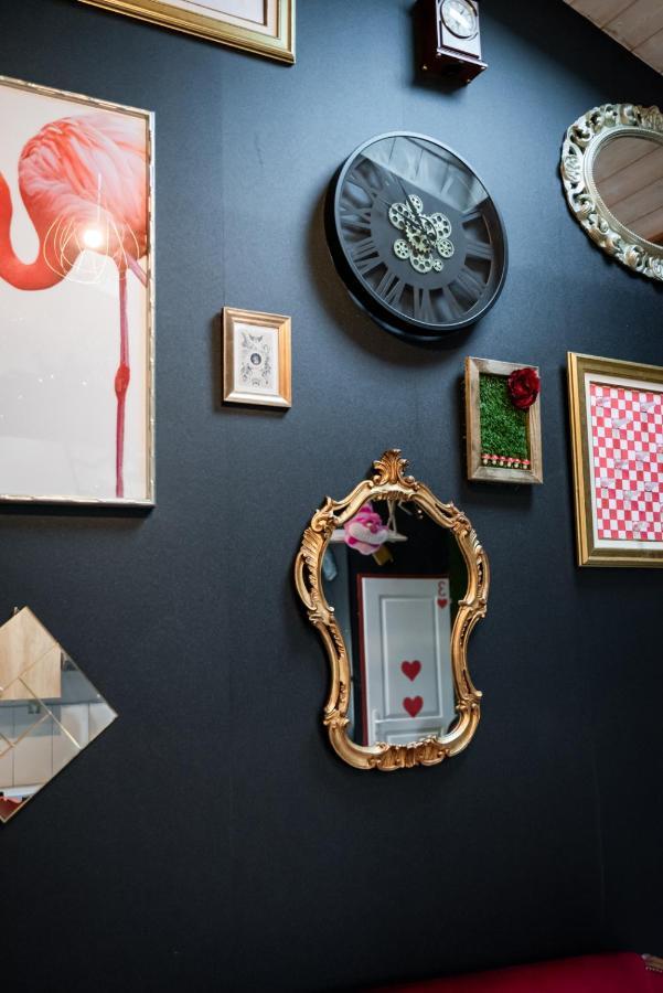 Insolite Alice In Wonderland Gujan-Mestras Zewnętrze zdjęcie