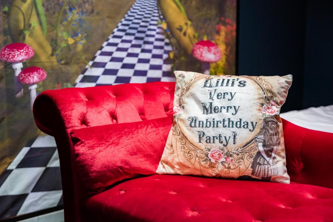 Insolite Alice In Wonderland Gujan-Mestras Zewnętrze zdjęcie