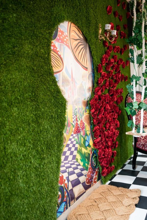 Insolite Alice In Wonderland Gujan-Mestras Zewnętrze zdjęcie