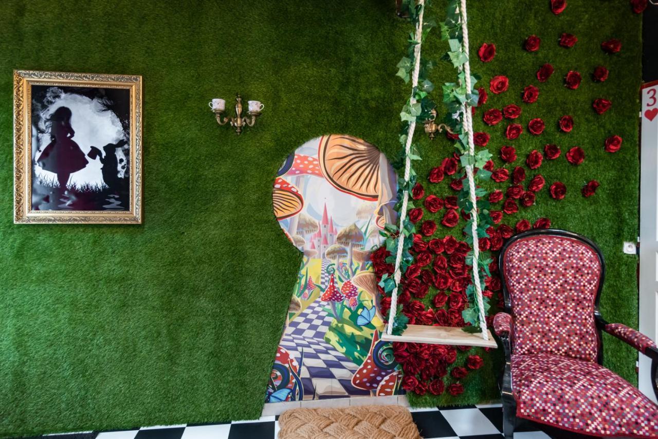 Insolite Alice In Wonderland Gujan-Mestras Zewnętrze zdjęcie