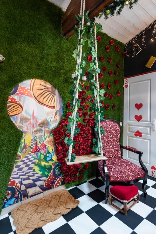 Insolite Alice In Wonderland Gujan-Mestras Zewnętrze zdjęcie